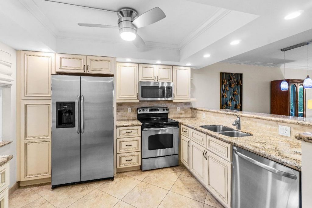 3505 Oaks Way, Unit 301, Pompano Beach, FL 33069 Photo