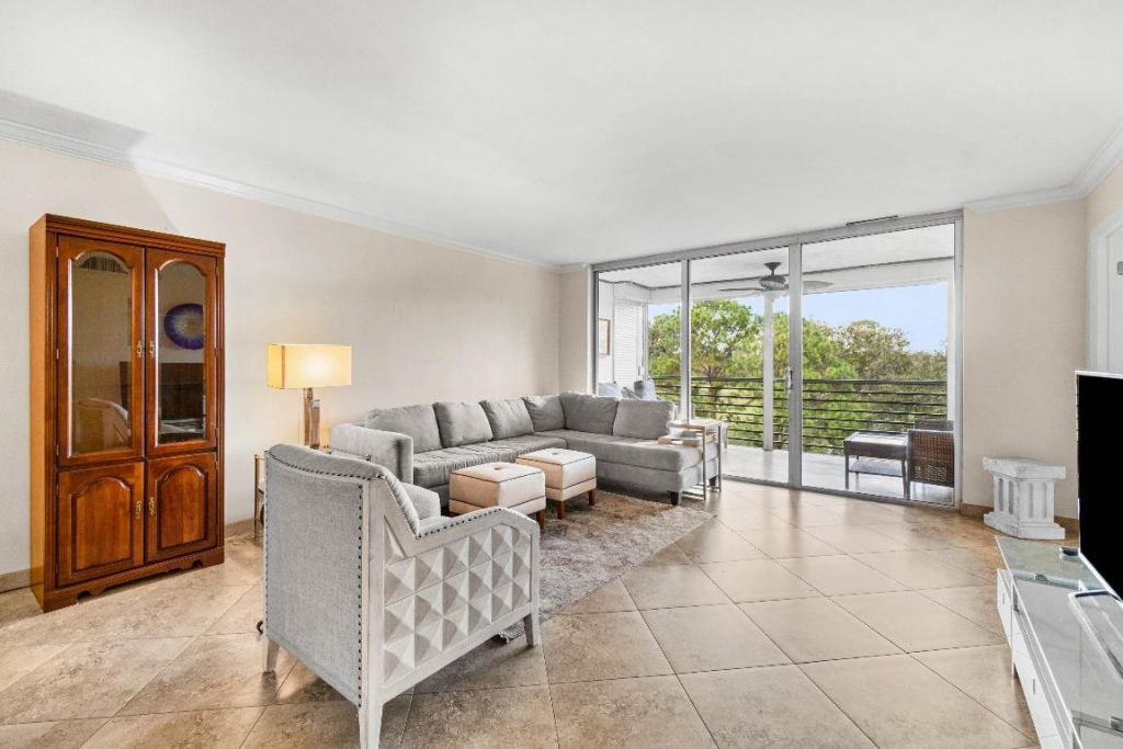 3505 Oaks Way, Unit 301, Pompano Beach, FL 33069 Photo