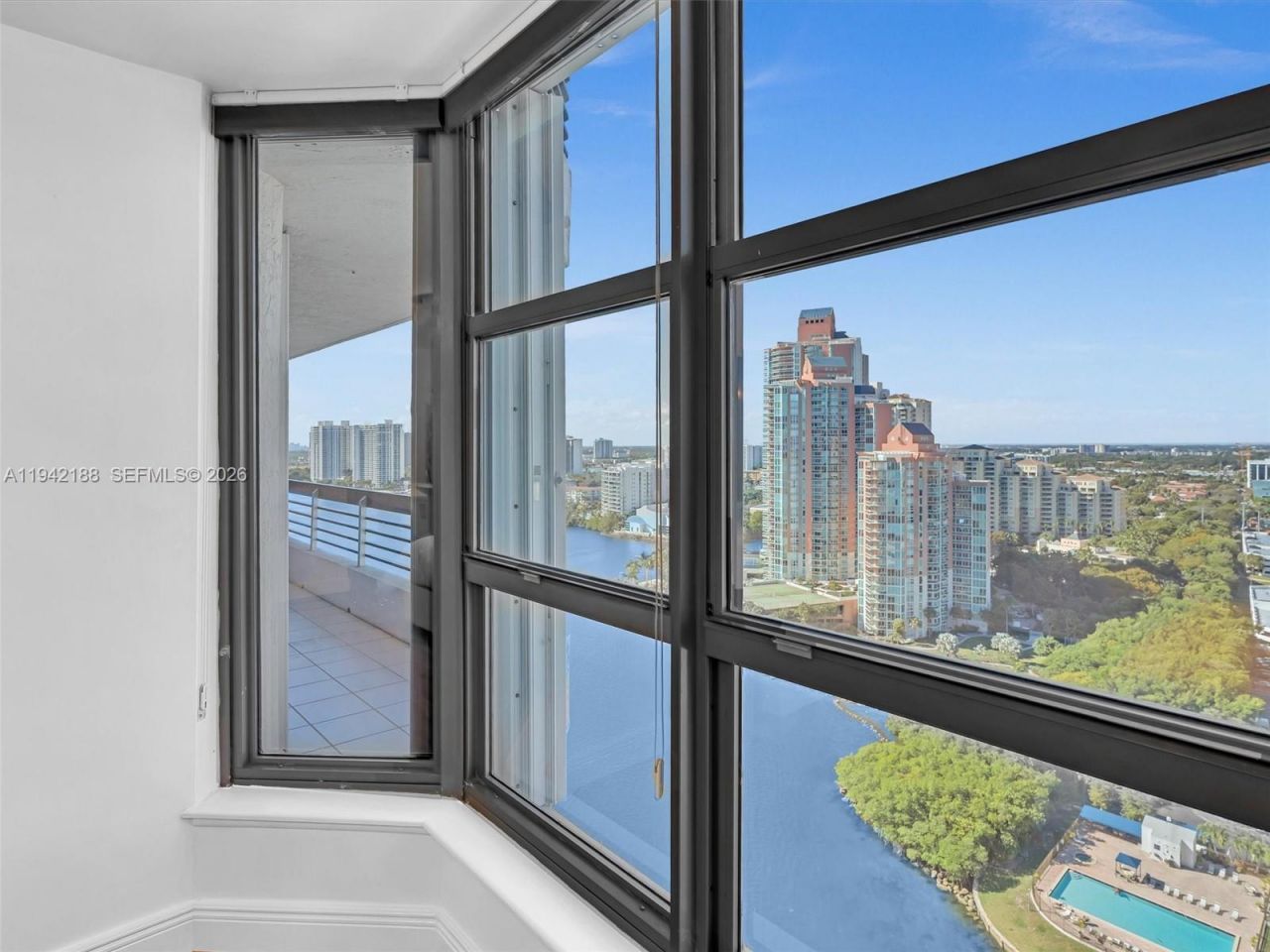 3530 Mystic Pointe Dr, Unit 2502, Aventura, FL 33180 Photo