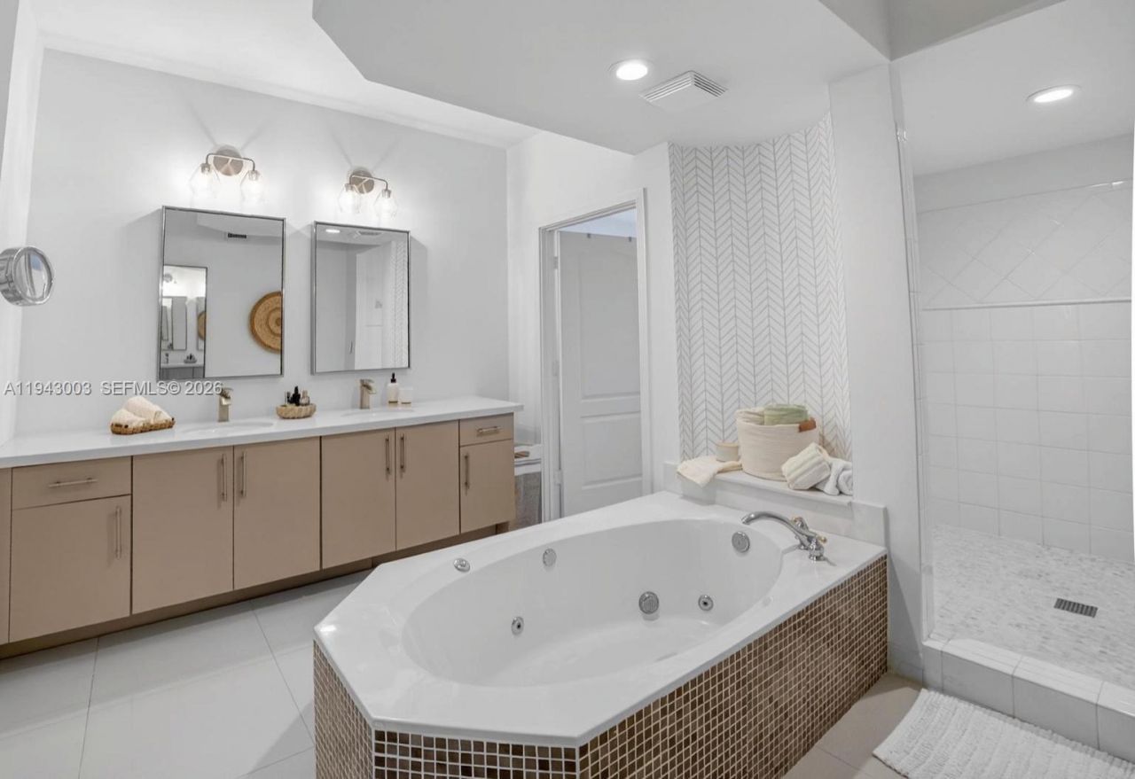 10710 NW 66th St, Unit 114, Doral, FL 33178 Photo