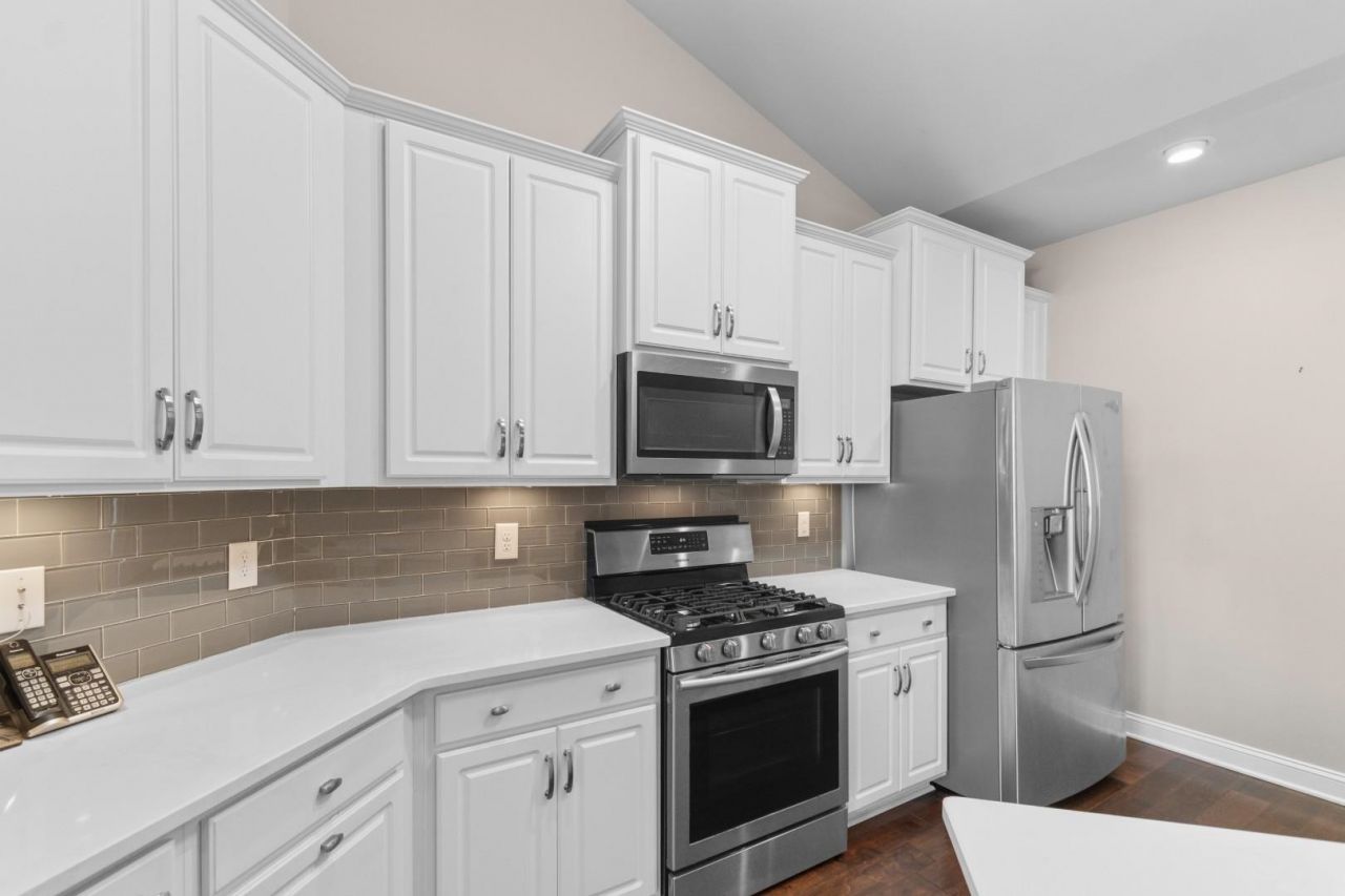 765 Berkshire Ave. Photo 8