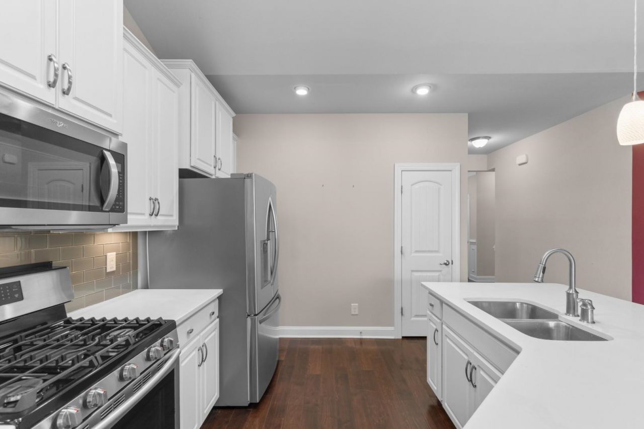 765 Berkshire Ave. Photo 9