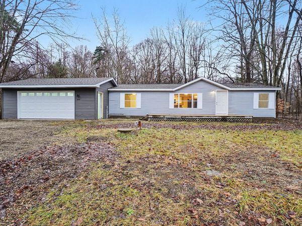 31210 42nd Avenue, Paw Paw, MI 49079