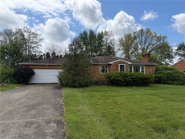 3858 Easton Street NE, Canton, OH 44721