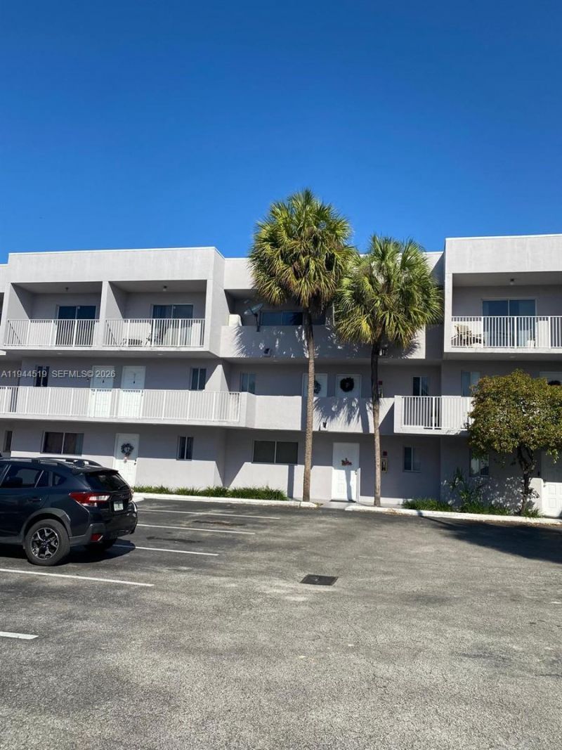 2690 W 76th St, Unit 214, Hialeah, FL 33016 Photo