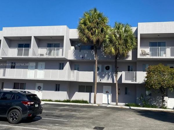 2690 W 76th St, Unit 214, Hialeah, FL 33016