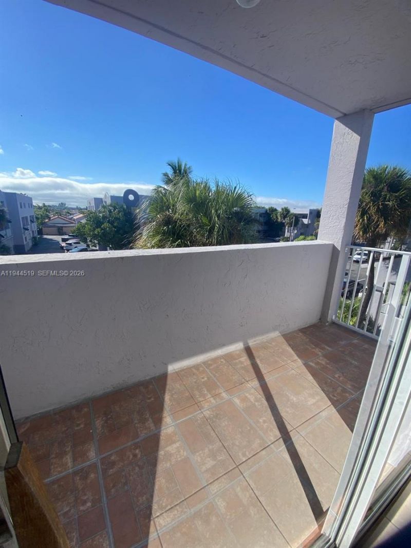 2690 W 76th St, Unit 214, Hialeah, FL 33016 Photo