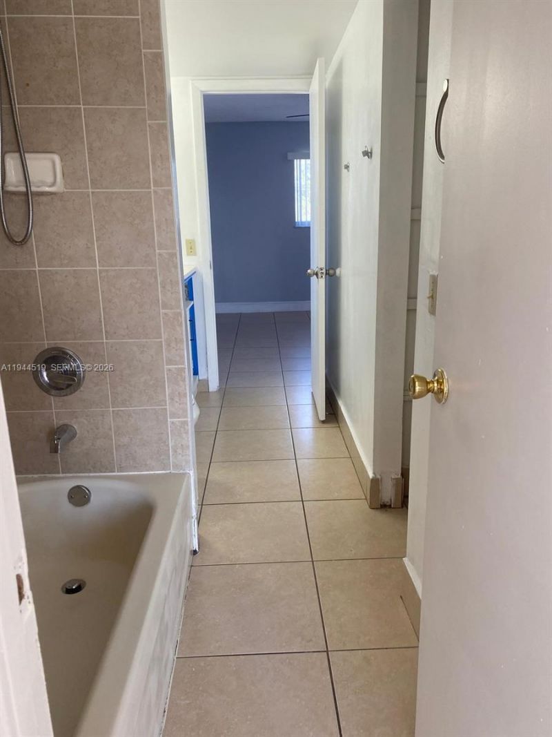 2690 W 76th St, Unit 214, Hialeah, FL 33016 Photo