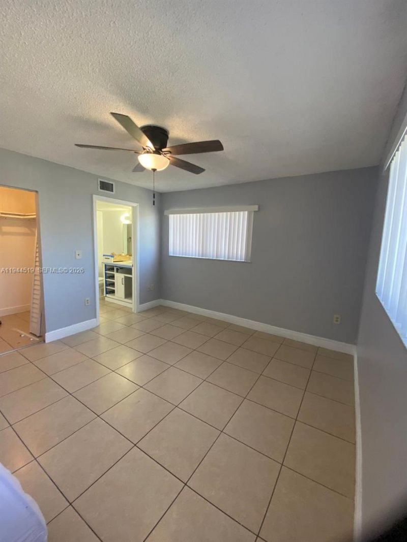 2690 W 76th St, Unit 214, Hialeah, FL 33016 Photo