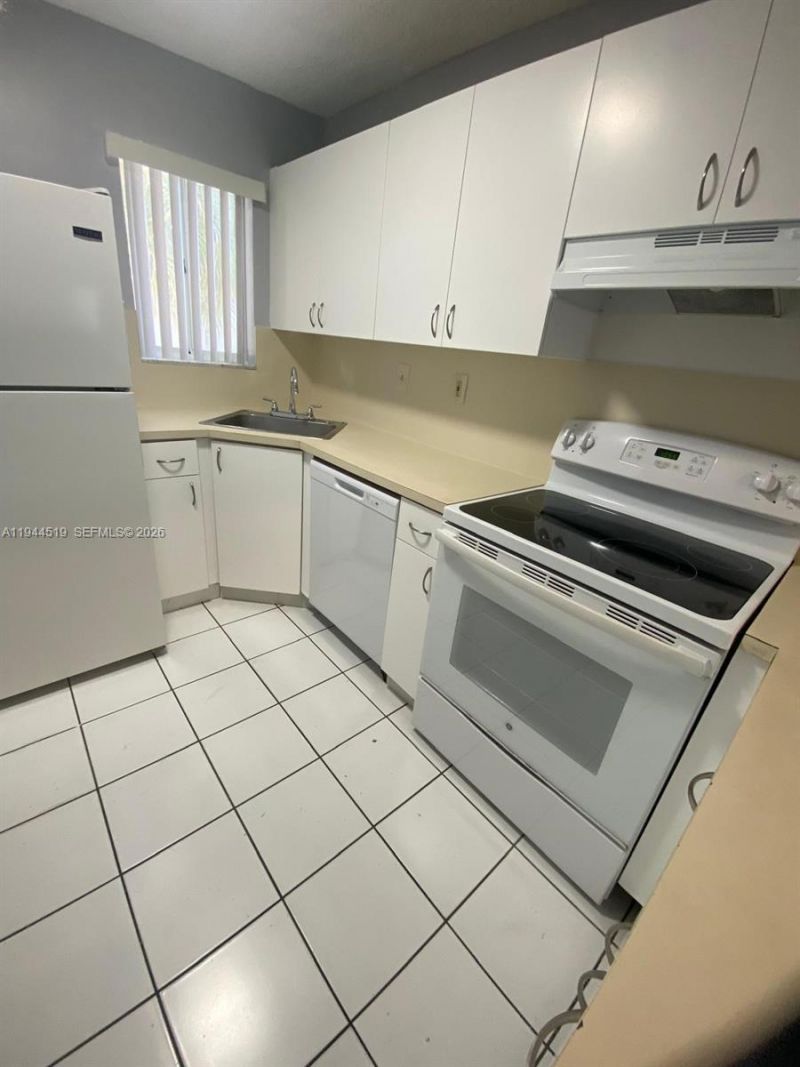 2690 W 76th St, Unit 214, Hialeah, FL 33016 Photo