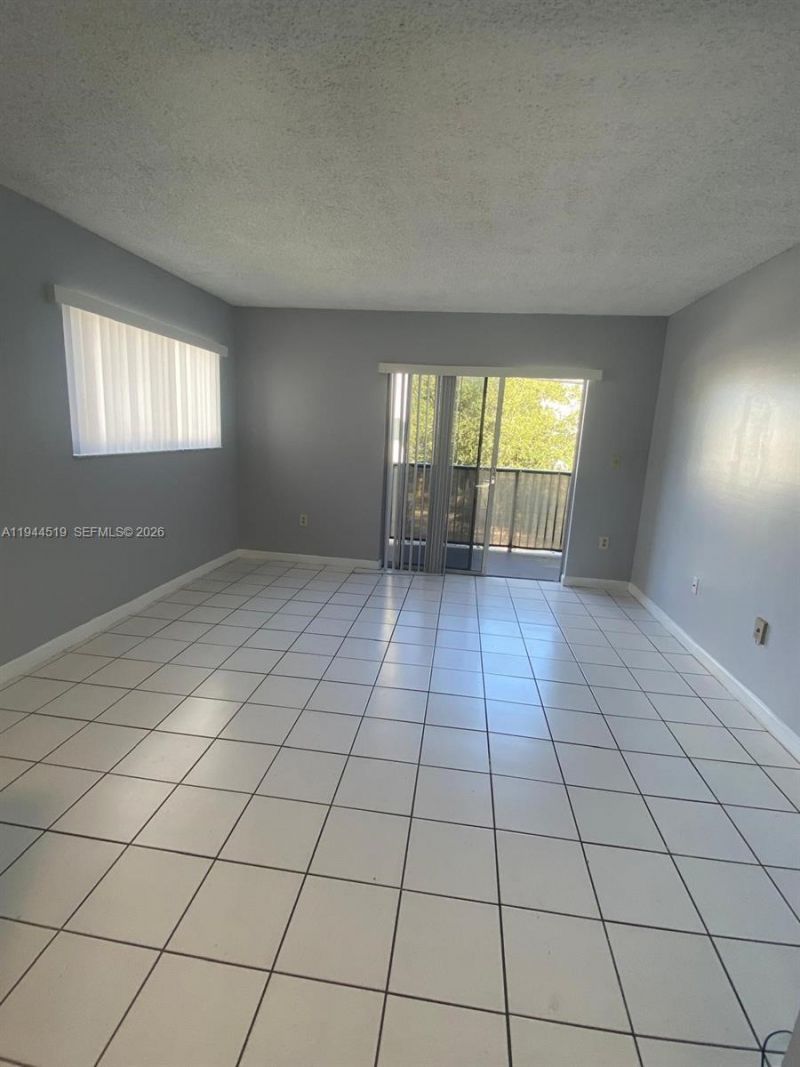 2690 W 76th St, Unit 214, Hialeah, FL 33016 Photo