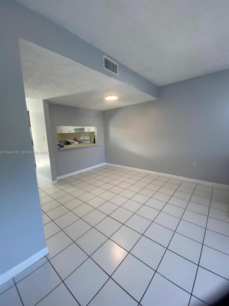 2690 W 76th St, Unit 214, Hialeah, FL 33016 Photo
