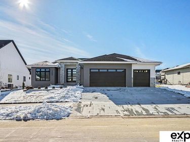 19009 Hackberry Drive, Gretna, NE 68028