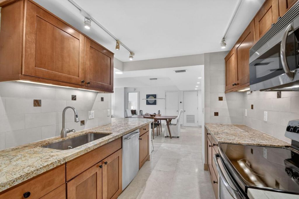 3546 S Ocean Boulevard, Unit 209, South Palm Beach, FL 33480 Photo