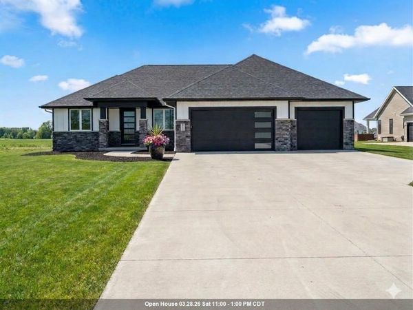 302 KERRIGAN DRIVE, Wrightstown, WI 54180