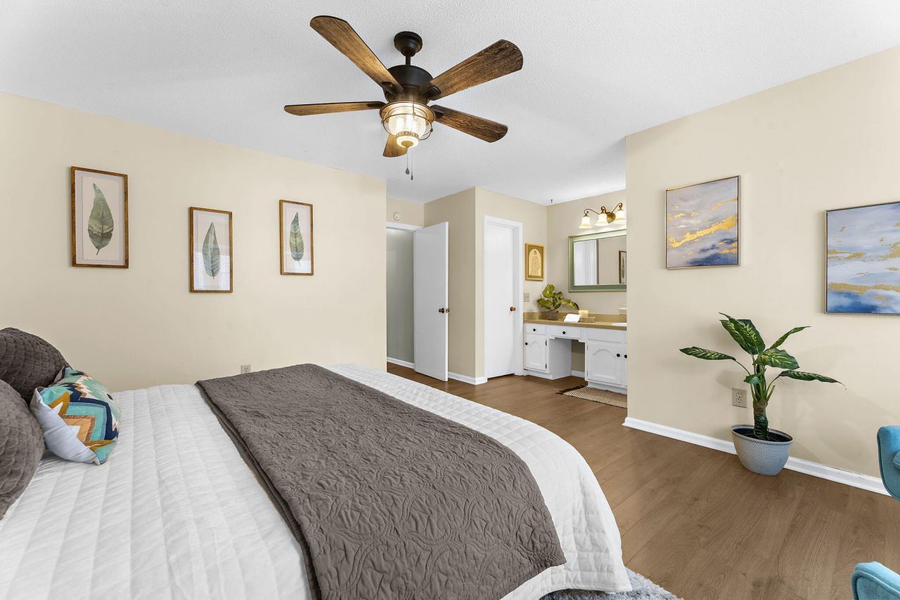 302 Chessington Circle Photo 17