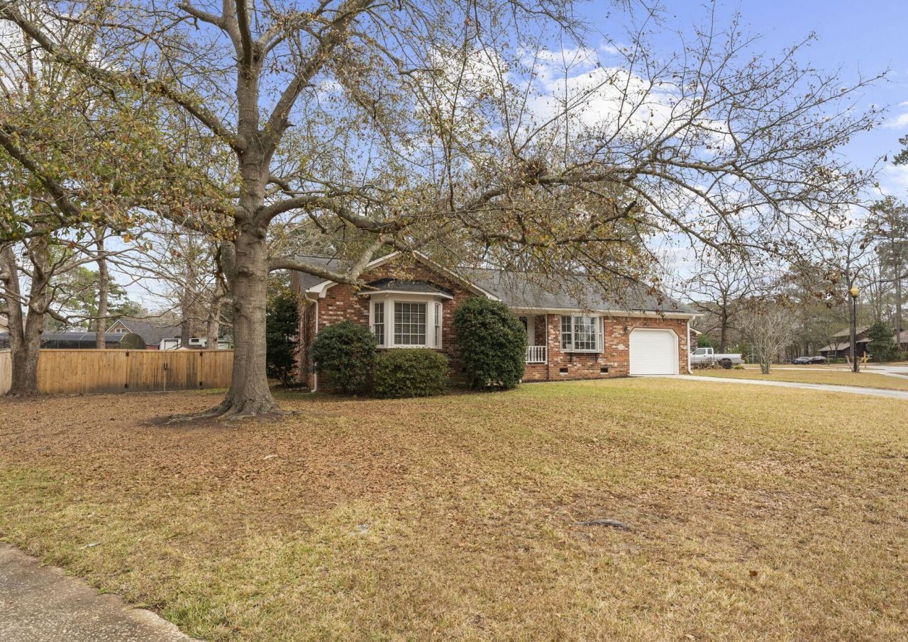 302 Chessington Circle Photo 2