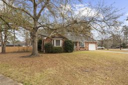 302 Chessington Circle photo 4