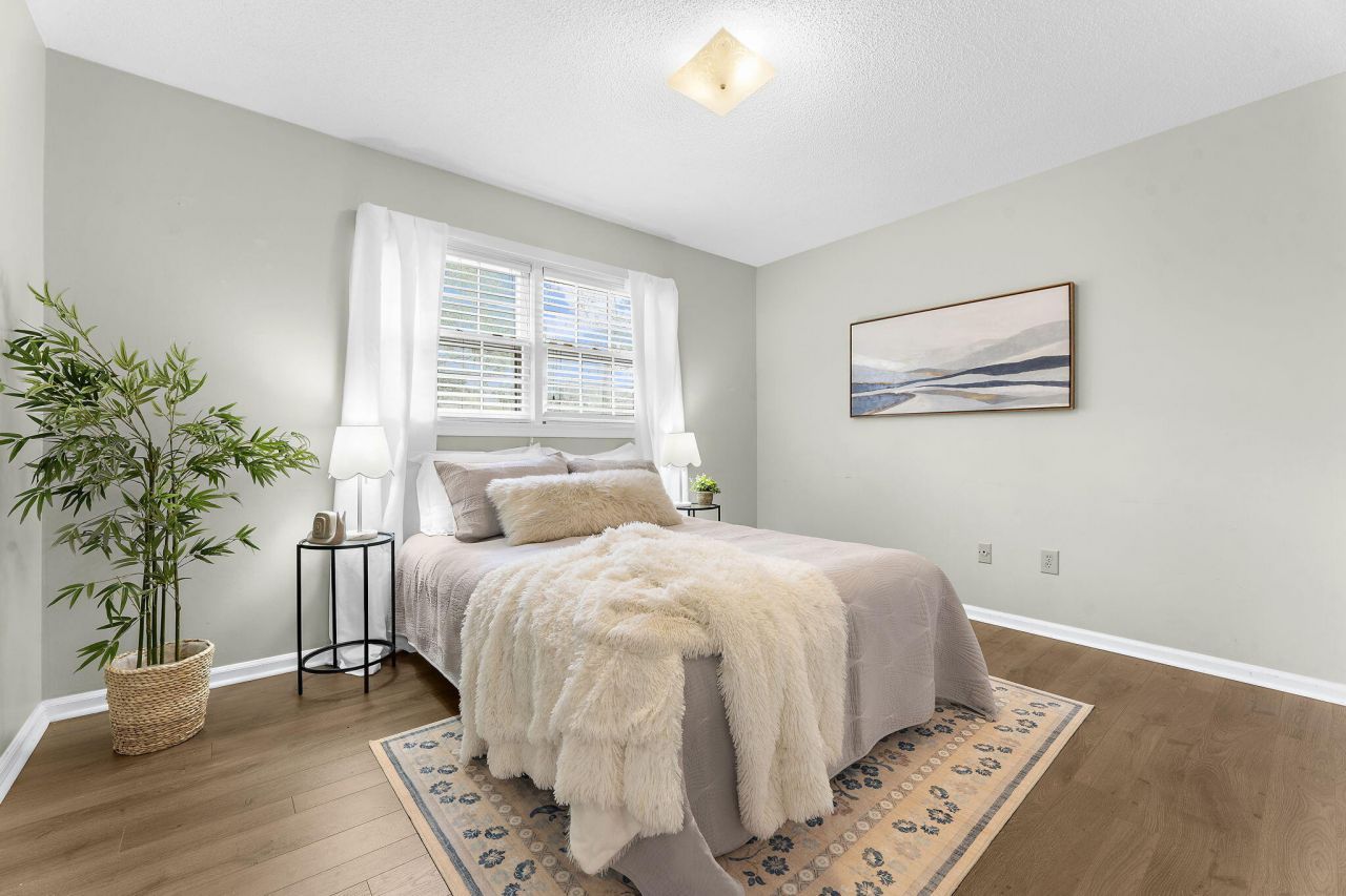 302 Chessington Circle Photo 22