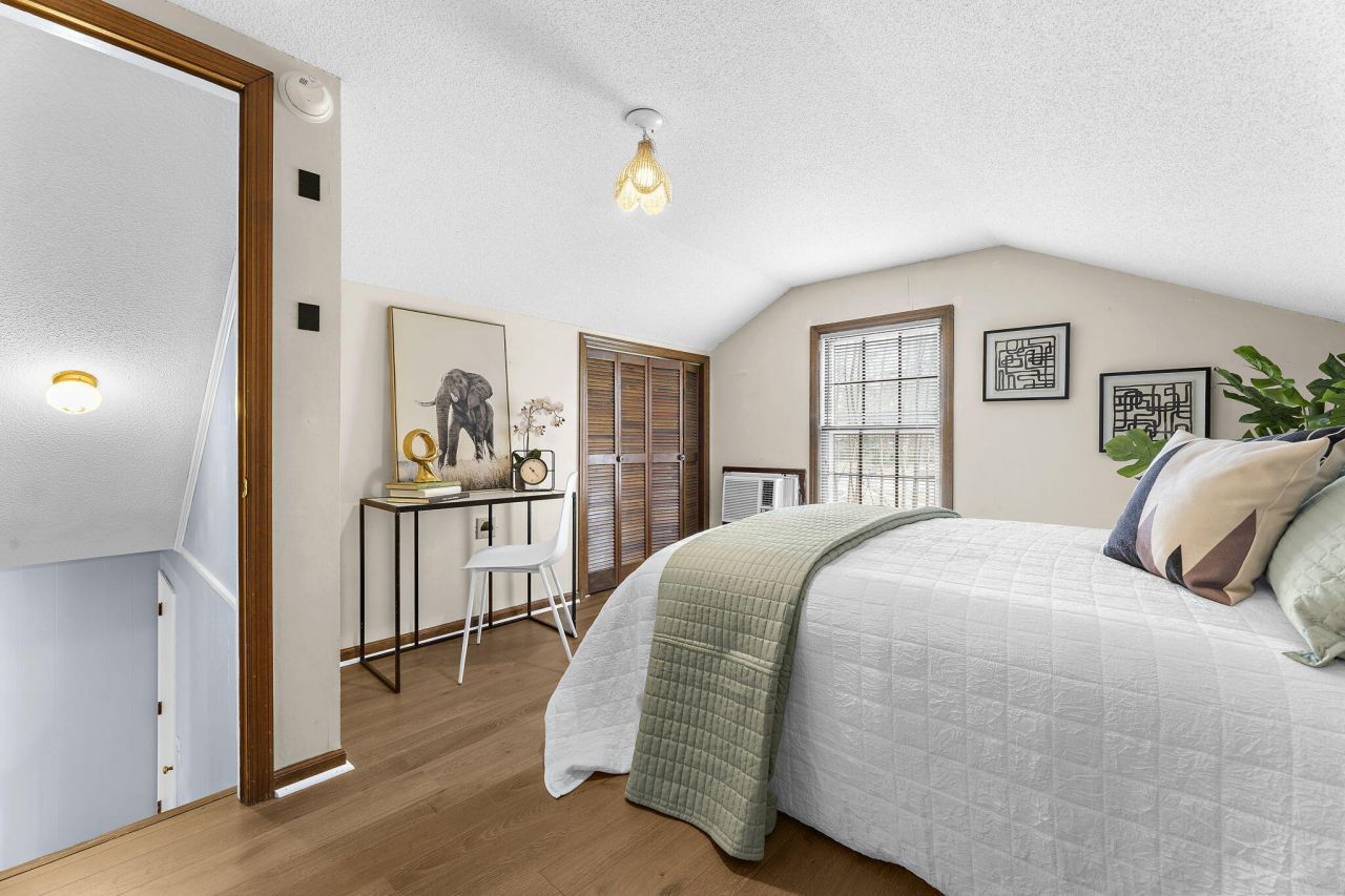 302 Chessington Circle Photo 26