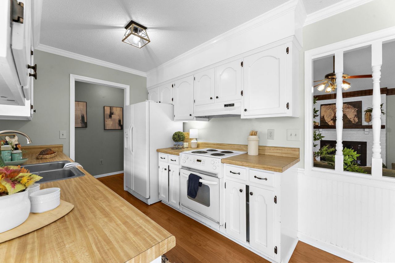 302 Chessington Circle Photo 6