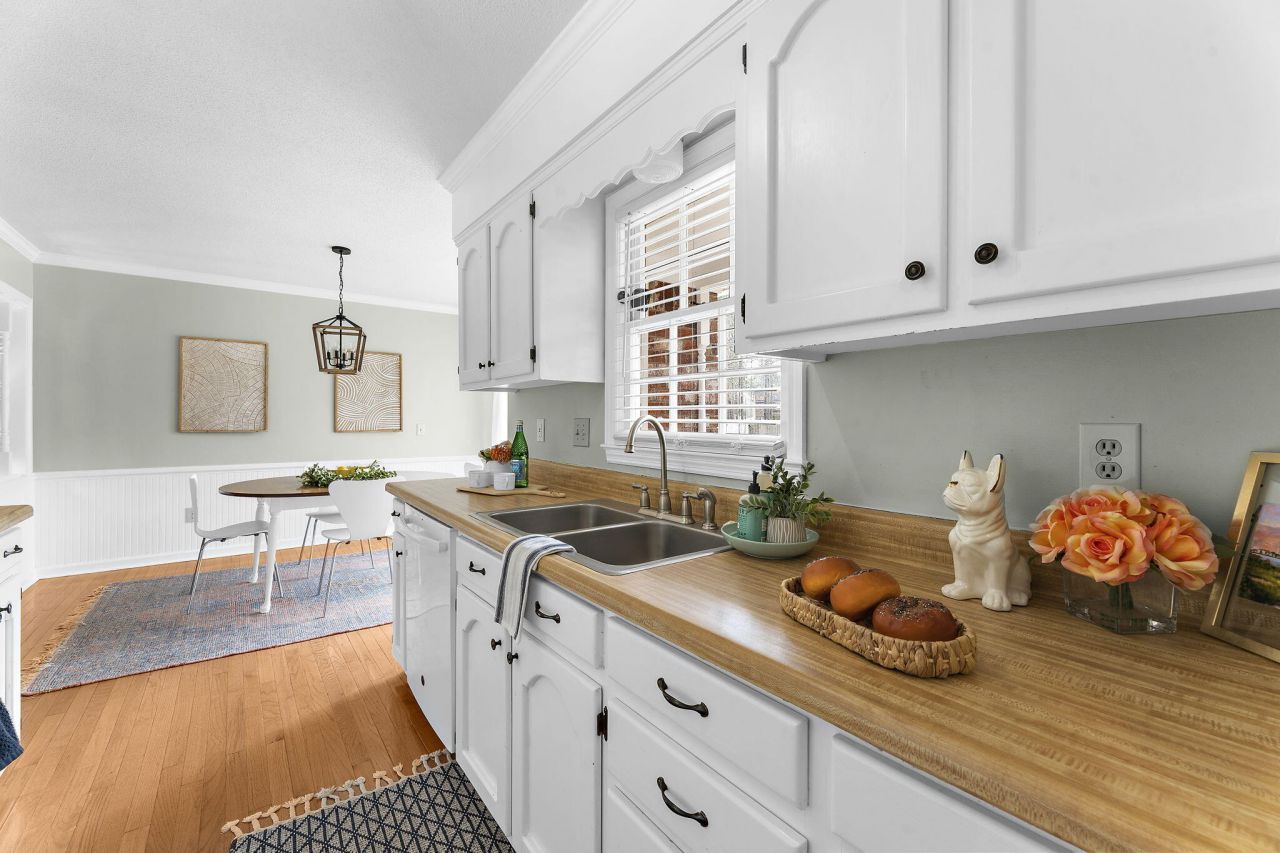 302 Chessington Circle Photo 7