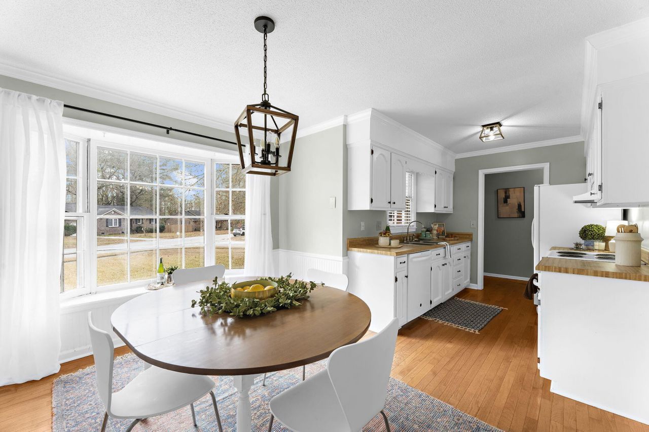 302 Chessington Circle Photo 8