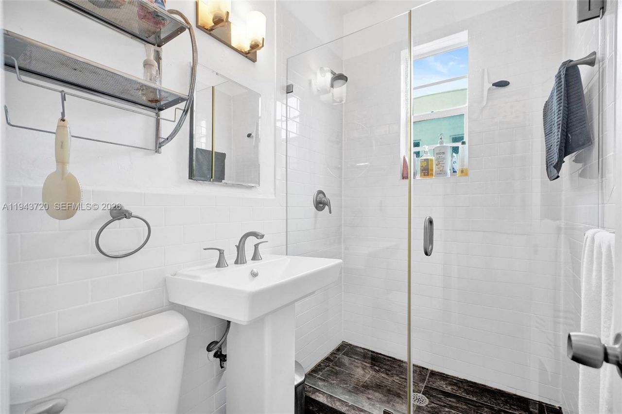 1022 Euclid Ave, Unit 15, Miami Beach, FL 33139 Photo