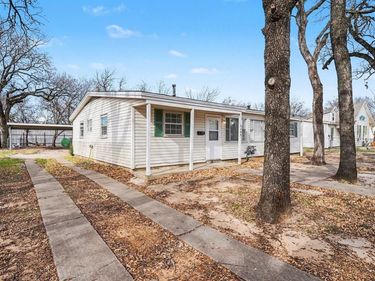 2209 Barbell Lane, Fort Worth, TX 76111