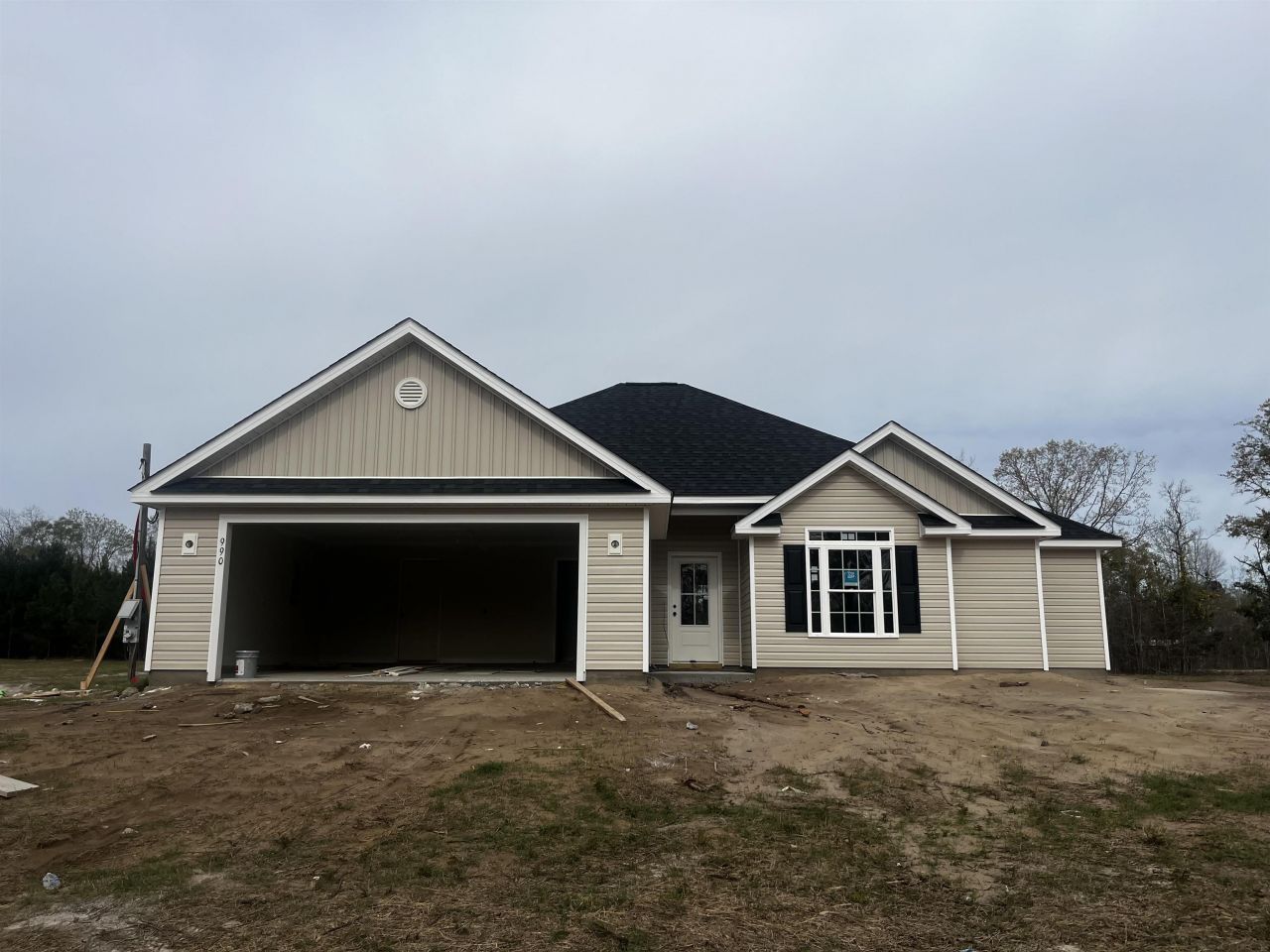 990 Inglewood Dr. Photo 1