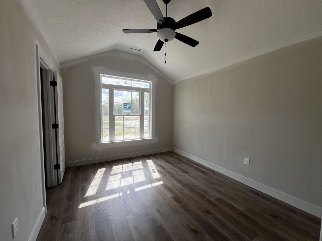 990 Inglewood Dr. Photo 13