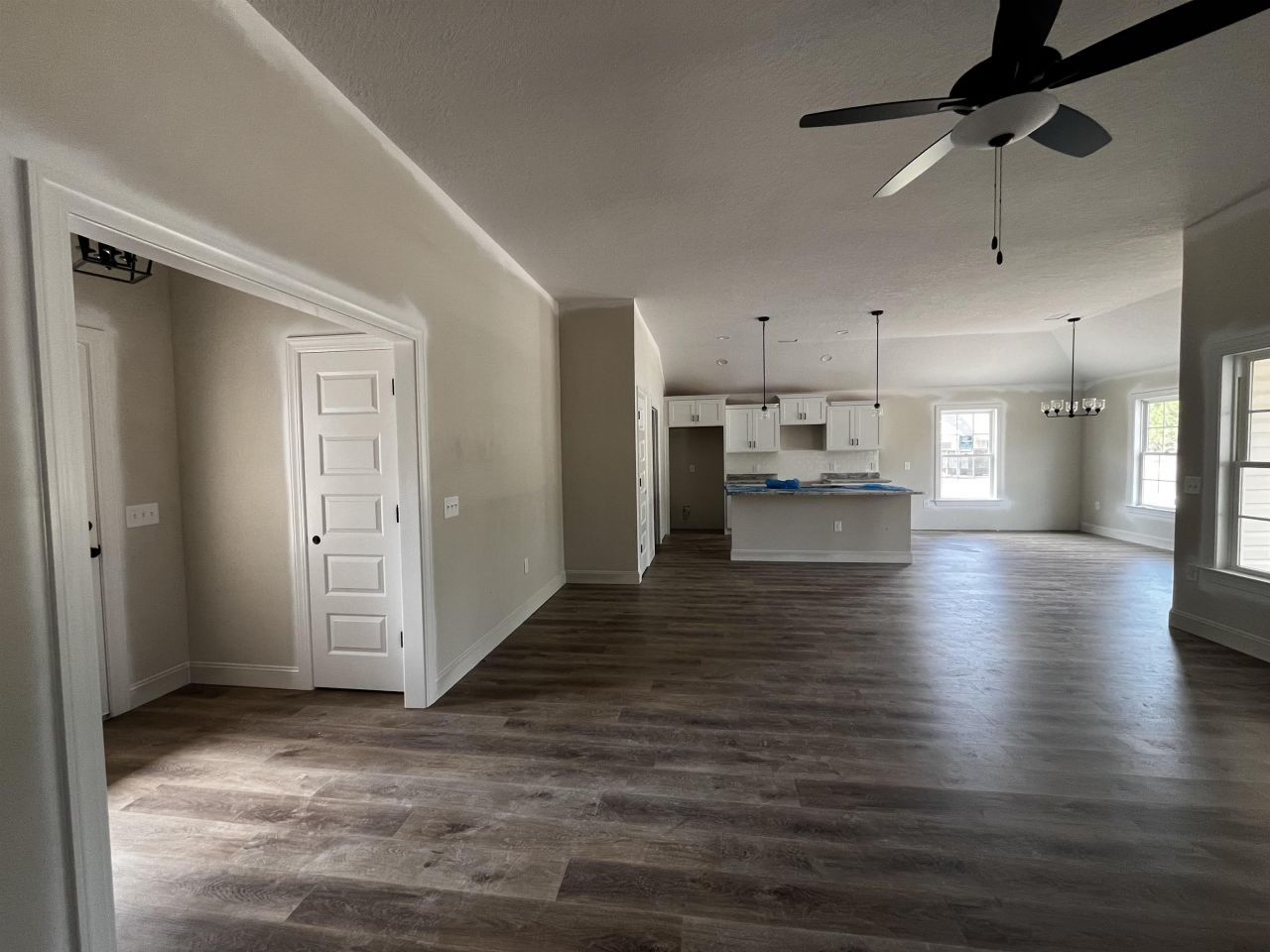 990 Inglewood Dr. Photo 3