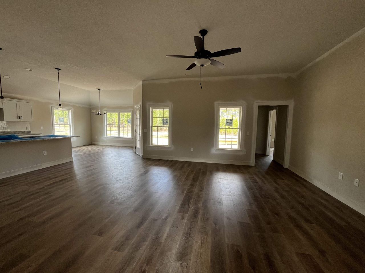 990 Inglewood Dr. Photo 4