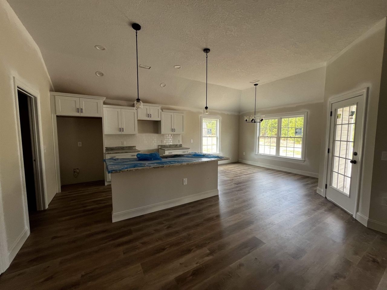 990 Inglewood Dr. Photo 5