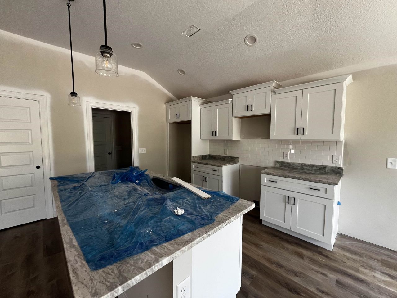 990 Inglewood Dr. Photo 6