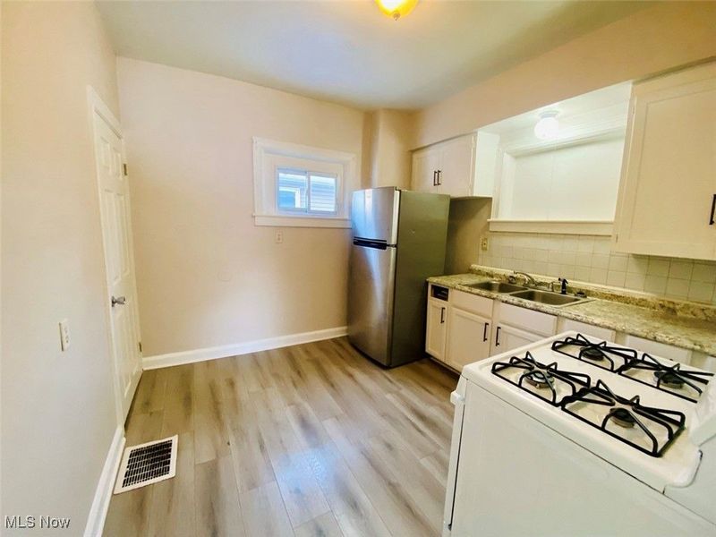 383 Black Street, Akron, OH 44306 Photo 4