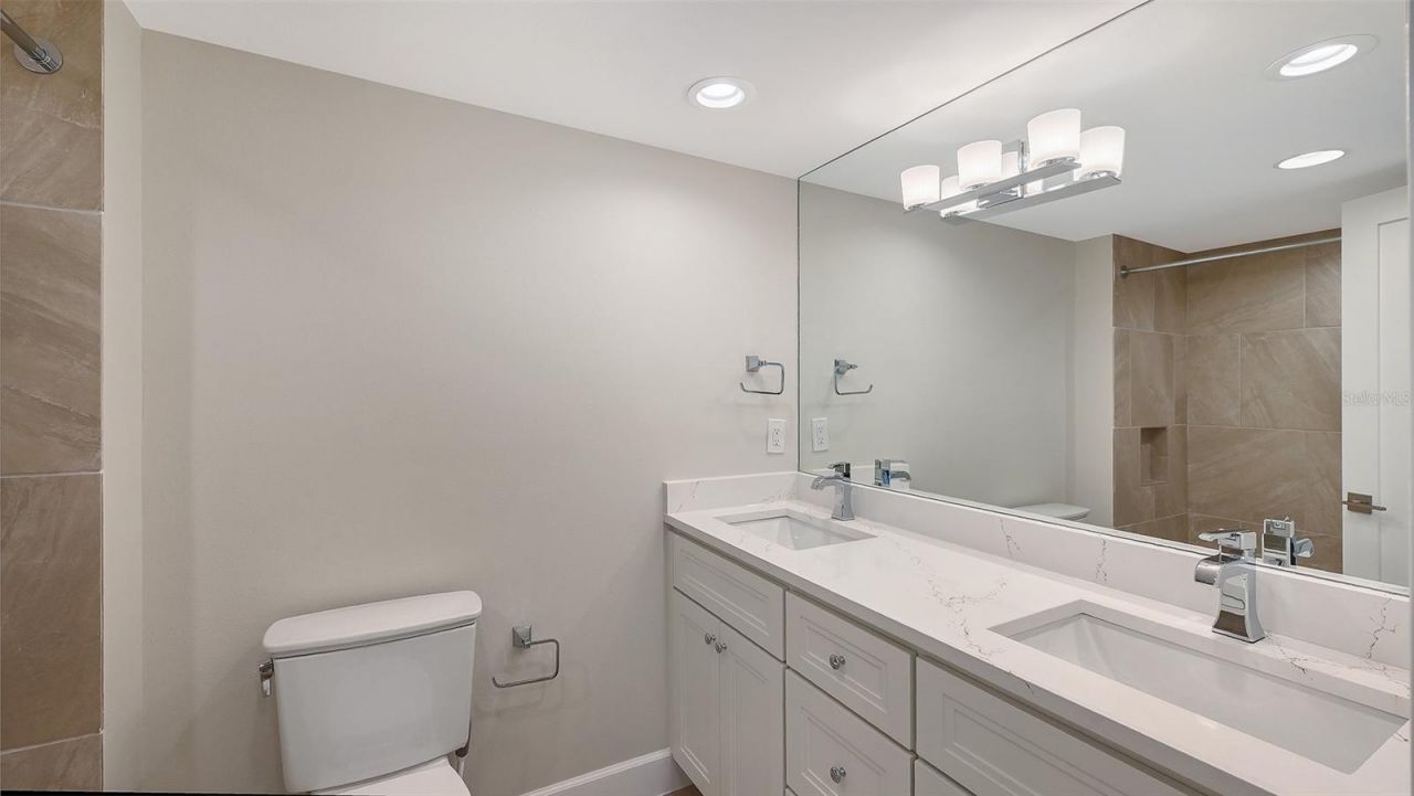 2425 Gulf Of Mexico Drive, Unit 1B, Longboat Key, FL 34228 Photo