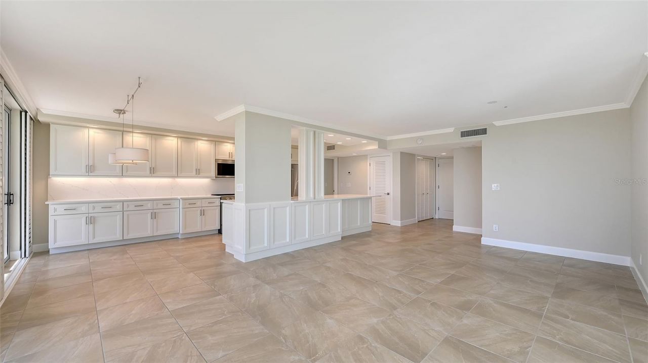 2425 Gulf Of Mexico Drive, Unit 1B, Longboat Key, FL 34228 Photo