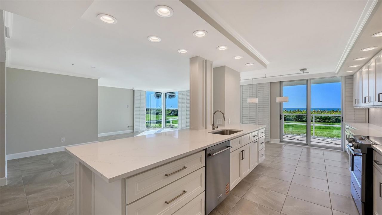 2425 Gulf Of Mexico Drive, Unit 1B, Longboat Key, FL 34228 Photo