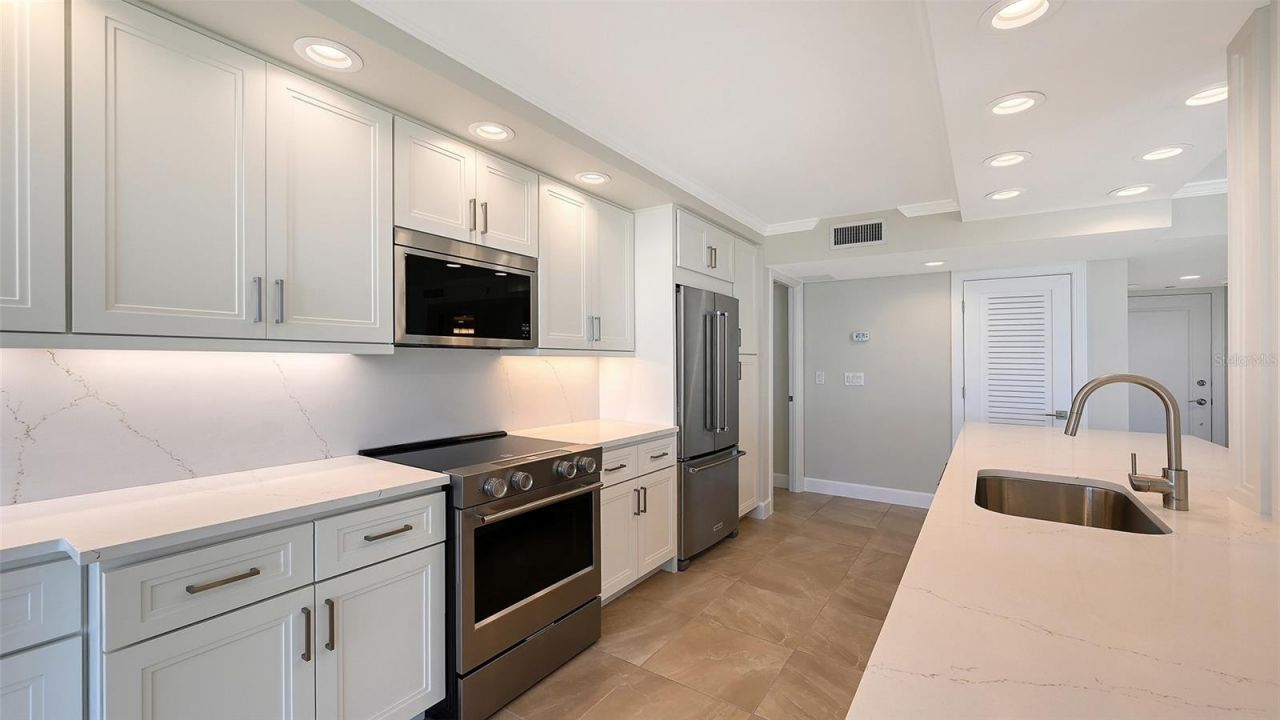 2425 Gulf Of Mexico Drive, Unit 1B, Longboat Key, FL 34228 Photo