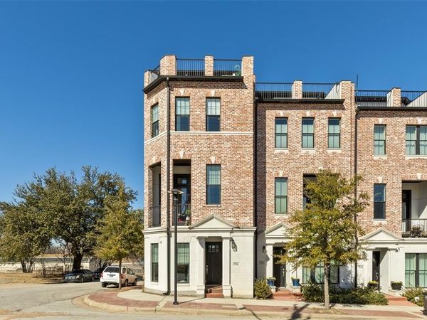 916 W Peach Street, Fort Worth, TX 76102
