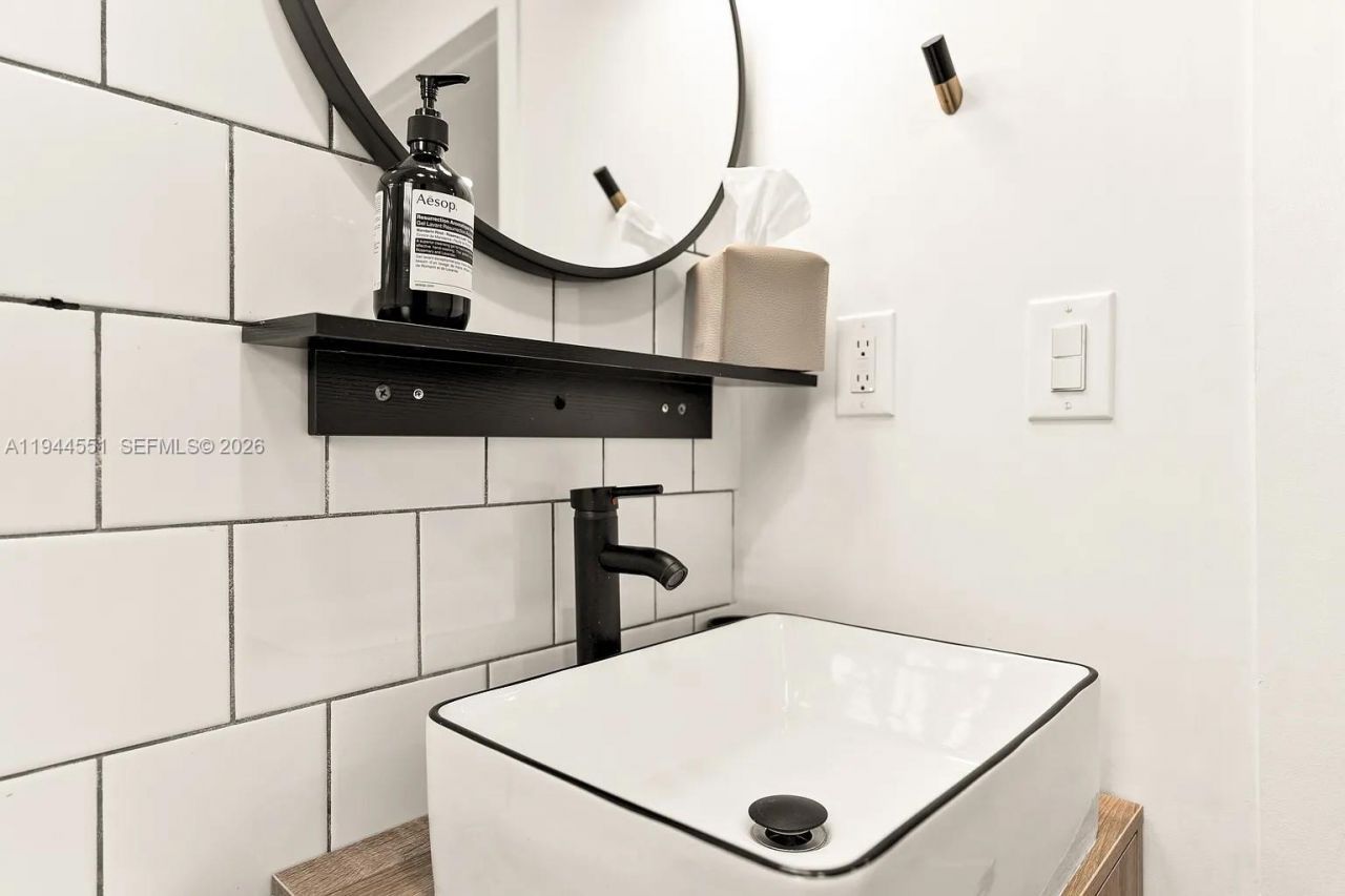 1237 NW 33rd Ave, Unit 1, Miami, FL 33125 Photo