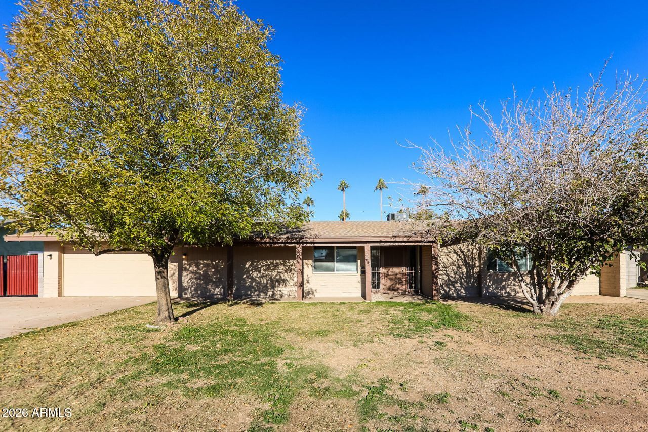 6218 W Wolf Street, Phoenix, AZ 85033 Main Photo