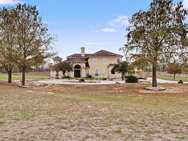 113 Abrego Mount, Floresville, TX 78114