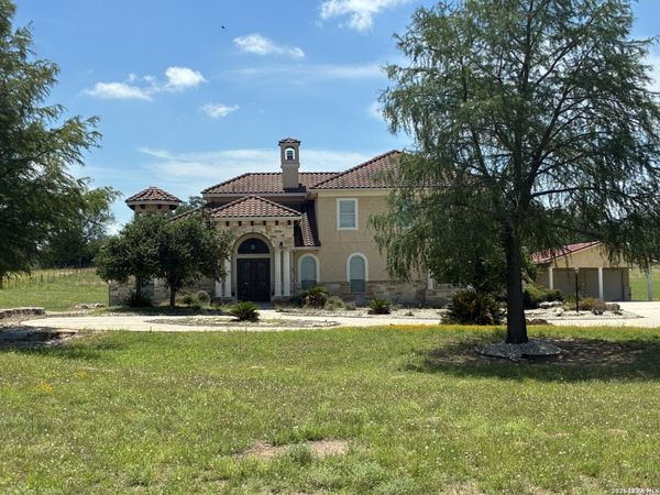 113 Abrego Mount, Floresville, TX 78114