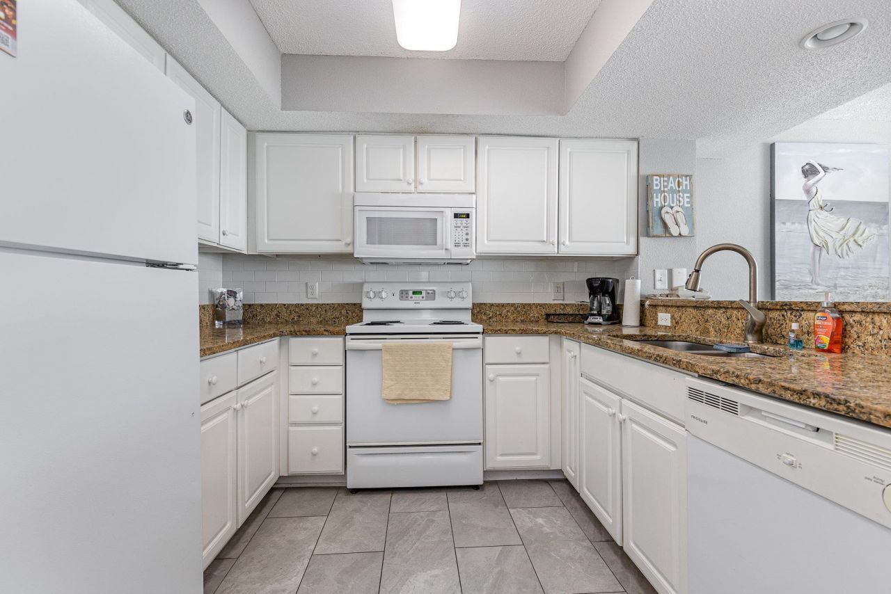 2504 Ocean Blvd. N Photo 5