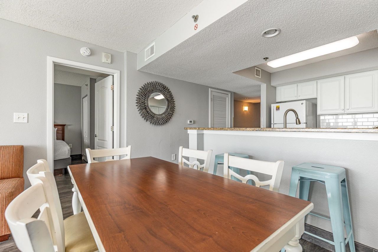 2504 Ocean Blvd. N Photo 6