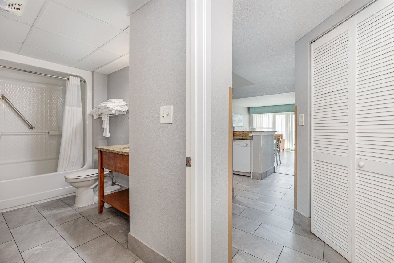 2504 Ocean Blvd. N Photo 9