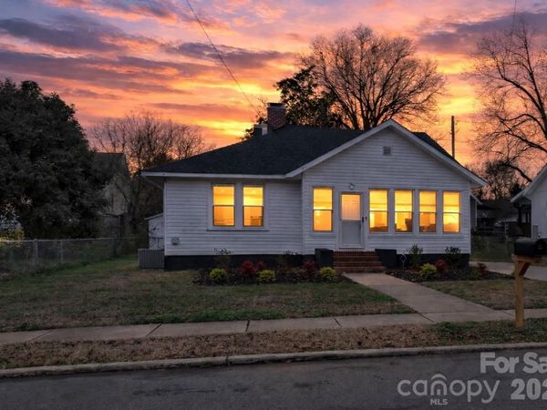 215 King Street S, Gastonia, NC 28052