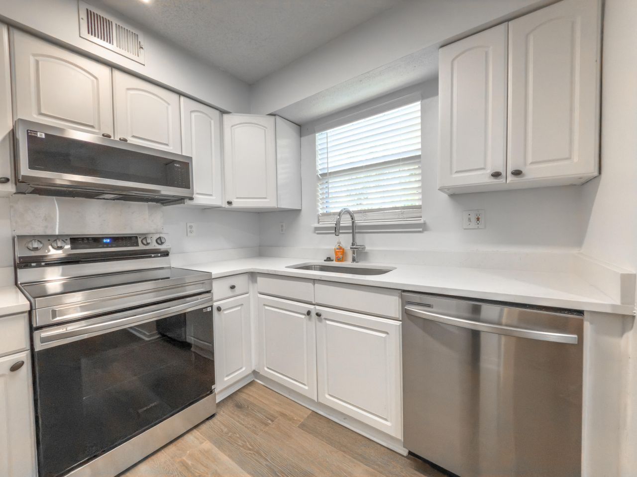 114 Luden Drive Photo 5